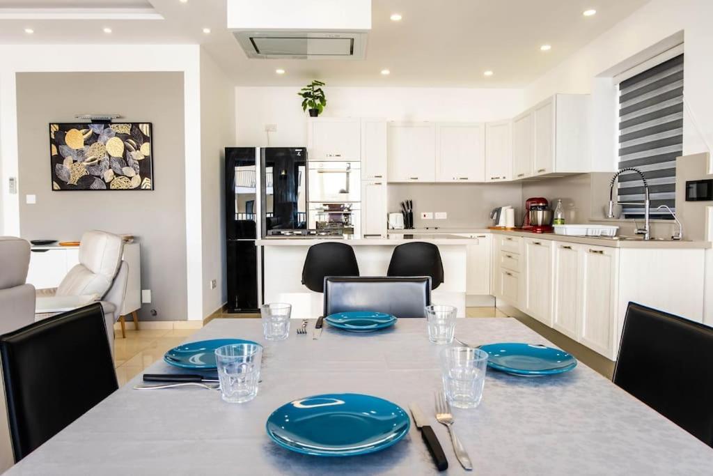 Mellieha, Luxury 3 Bedroom Azure Maisonette Esterno foto